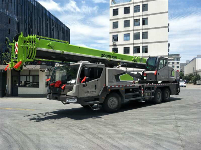 武陵源区跨街广告牌的高空安装注意事项